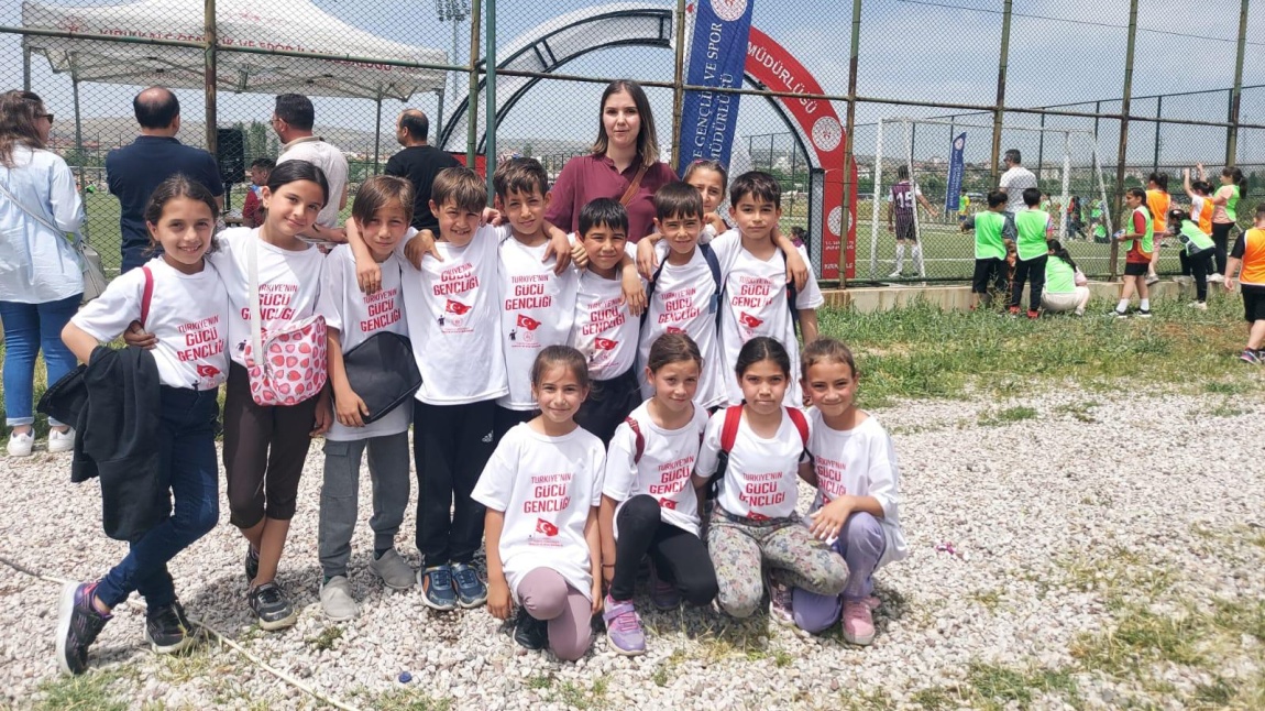 ÖĞRENCİLERİMİZ KIRIKKALE'DE DÜZENLENEN GELENEKSEL ÇOCUK OYUNLARI ŞENLİĞİNE KATILDI..