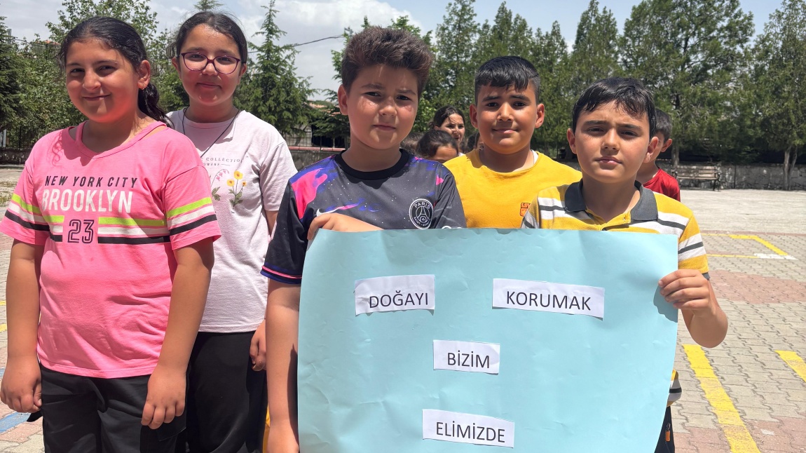 karakeçili İlkokulu olarak, çevre bilincini artırmak ve toplumsal sorumluluk bilincini pekiştirmek amacıyla etkileyici bir çevre temizliği etkinliği düzenledik.
